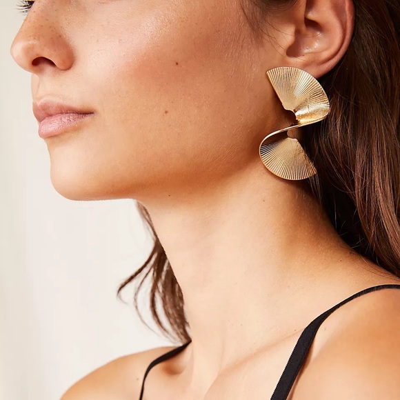 Gold Plated | Sculptural Twist Earrings D31 - Picture 5 of 7